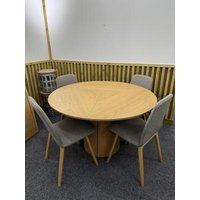 Product photograph of Ex Display - Skovby Sm33 Oak 4 Extending To 6 Seater Round Dining Table from Choice Furniture Superstore