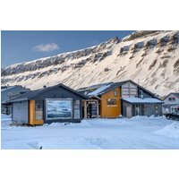 Hamburg - Longyearbyen - Basecamp Hotel.