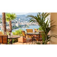 Frankfurt - Campione d’Italia - Suitenhotel Parco Paradiso.