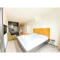 Berlin - Innsbruck - Blackhome Innsbruck City East I contactless.