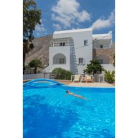 Frankfurt - Órmos Athiniós - Noème Santorini.