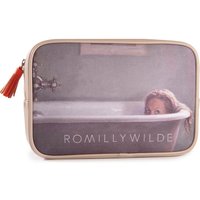 Romilly Wilde The Alexa Washbag
Romilly Wilde The Alexa Washbag