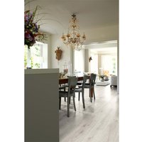 EGGER HOME Light Zermatt Oak 7mm Laminate Flooring
EGGER HOME Light Zermatt Oak 7mm Laminate Flooring