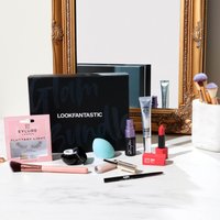 Лимитированный бьюти-бокс LOOKFANTASTIC Glam Bundle (стоимостью более 9,702 руб.)
Лимитированный бьюти-бокс LOOKFANTASTIC Glam Bundle (стоимостью более 9,702 руб.)