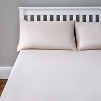 The Willow Manor Easy Care Percale Single Fitted Sheet - White
The Willow Manor Easy Care Percale Single Fitted Sheet - White