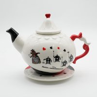 Disney Alice in Wonderland Queen of Hearts Ceramic Premium Teapot
Disney Alice in Wonderland Queen of Hearts Ceramic Premium Teapot