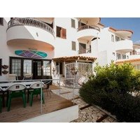 Ericeira Chill Hill Hostel Peach Garden.