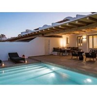 Néro Luxury Suites.