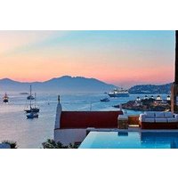 Bill & Coo Suites & Lounge.