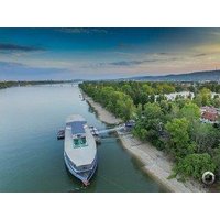 Aquamarina Boat Hotel.