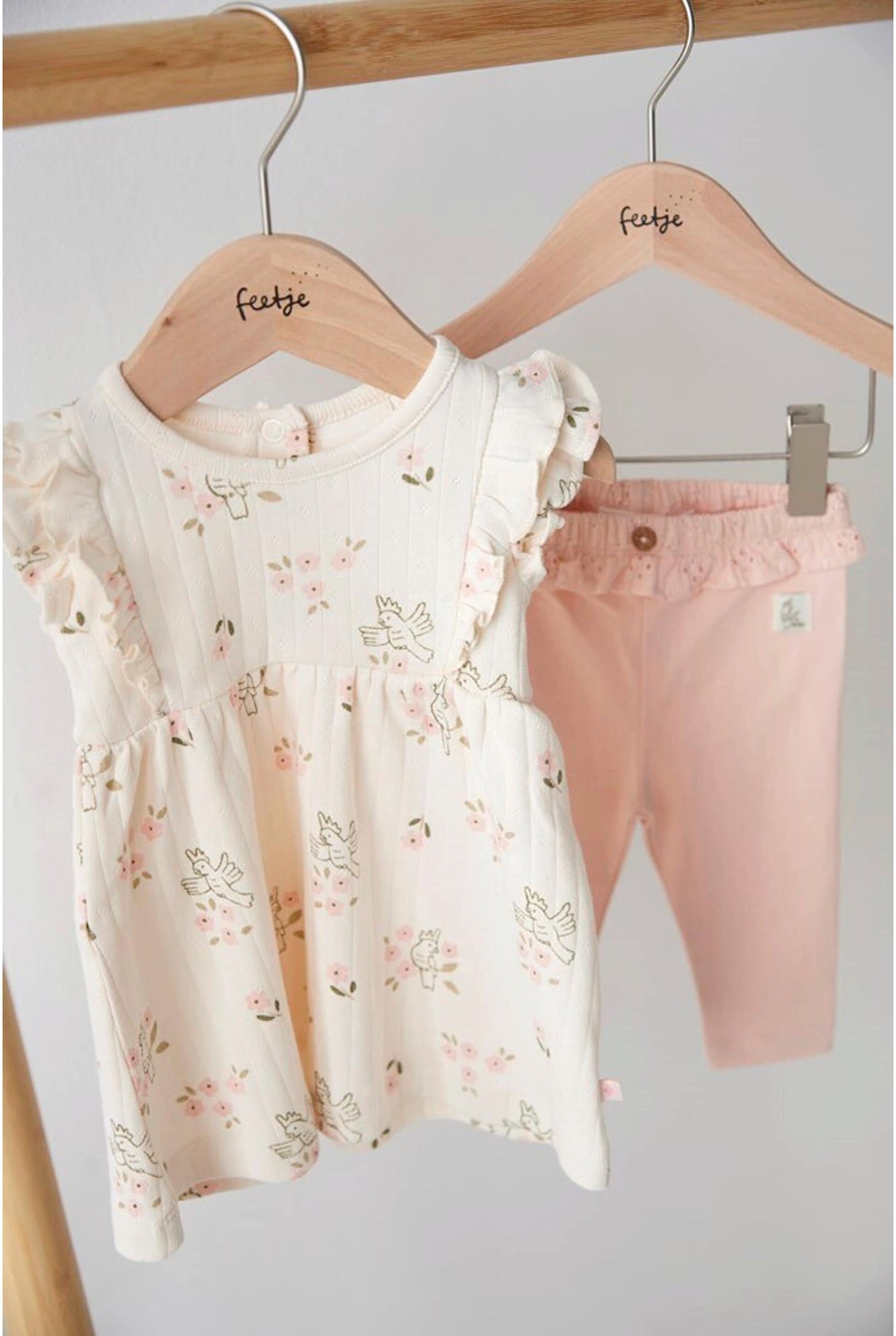 Feetje Ajour-Kleid Flügelarm Papageien Blumen