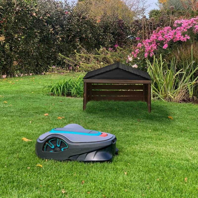 Garage fur mahroboter aus holz - wetterschutz