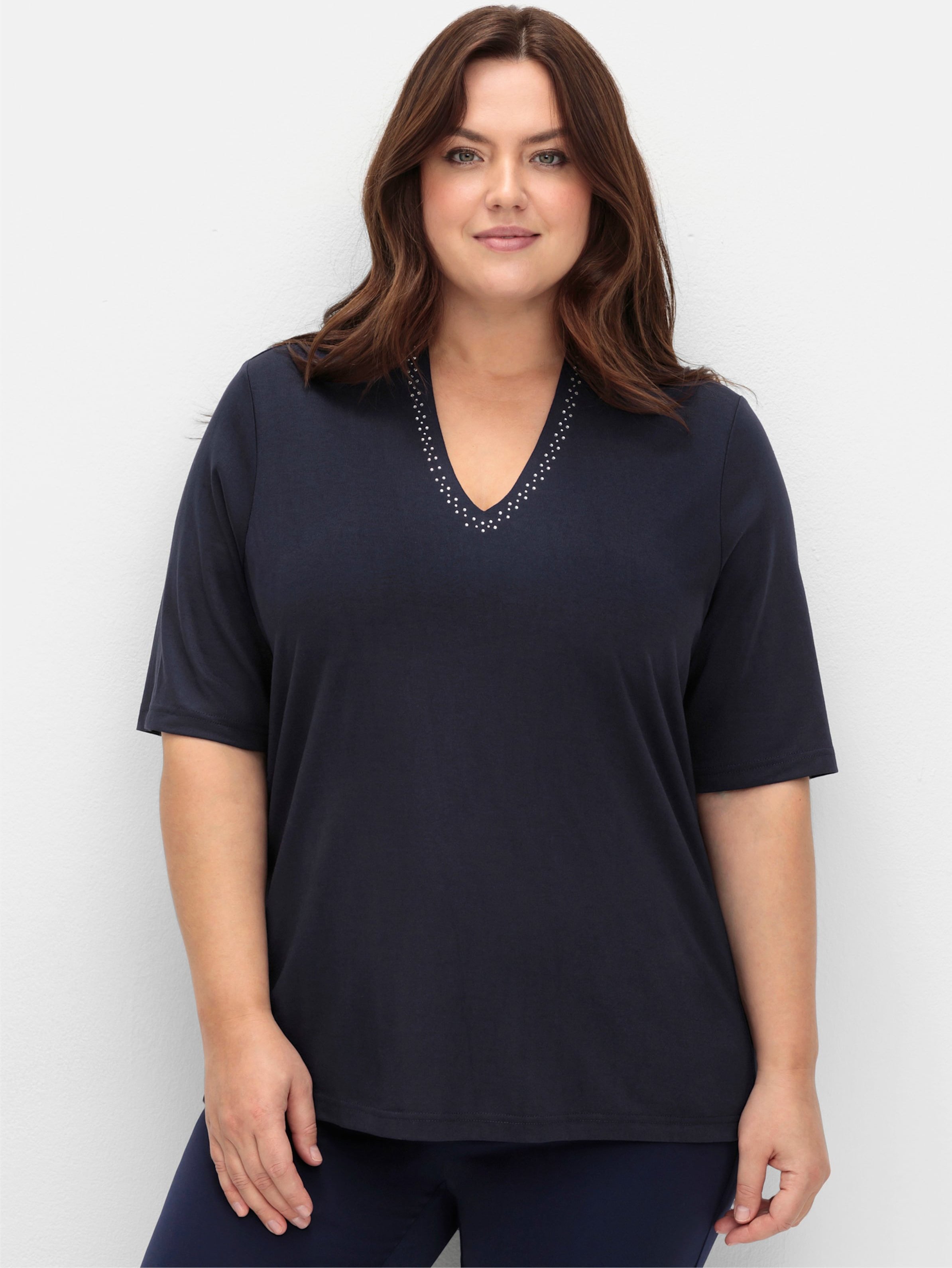 Sheego V-Shirt mit Glitzersteinchen am Ausschnitt