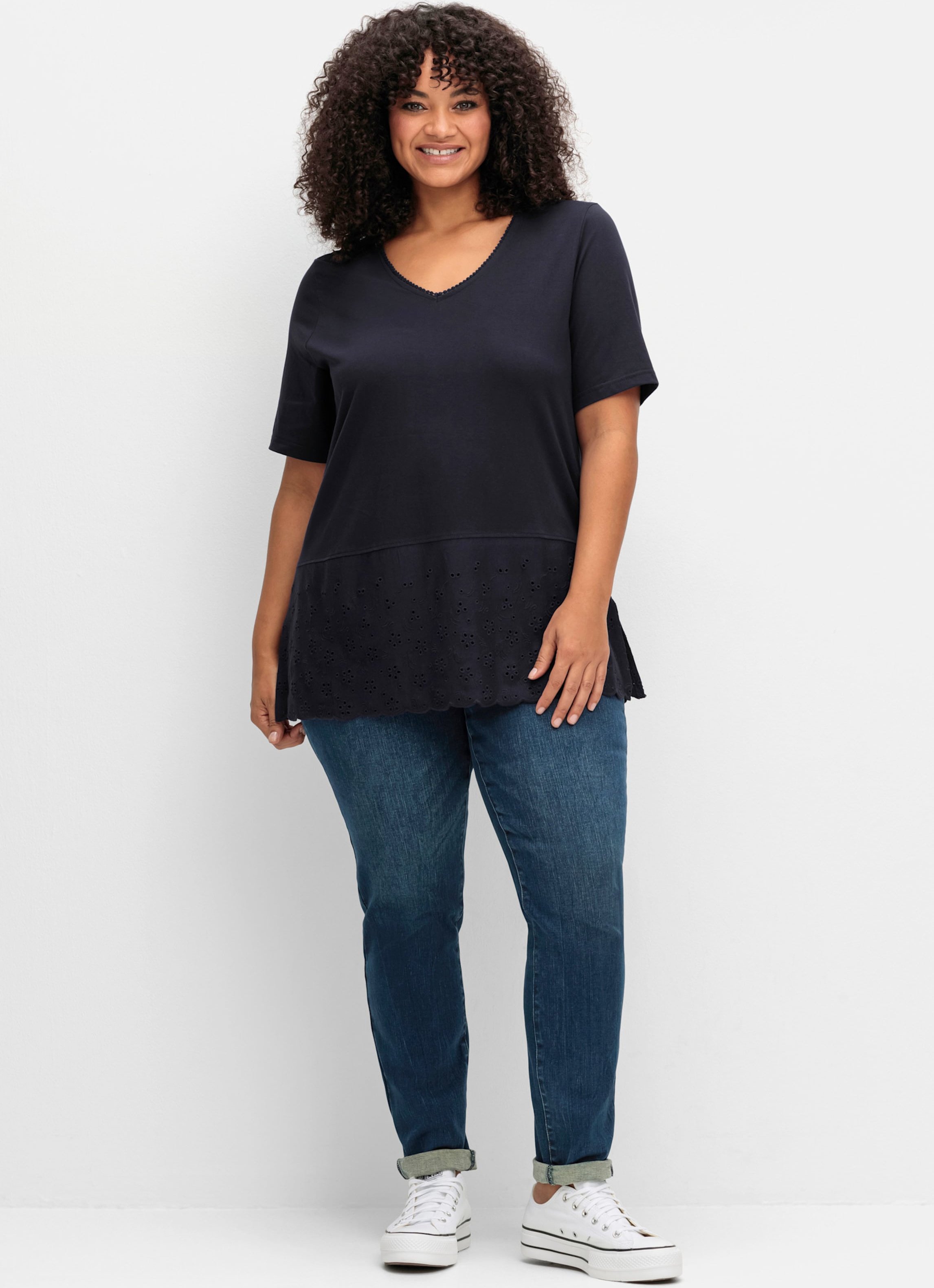 Sheego T-Shirt mit Lochstickerei