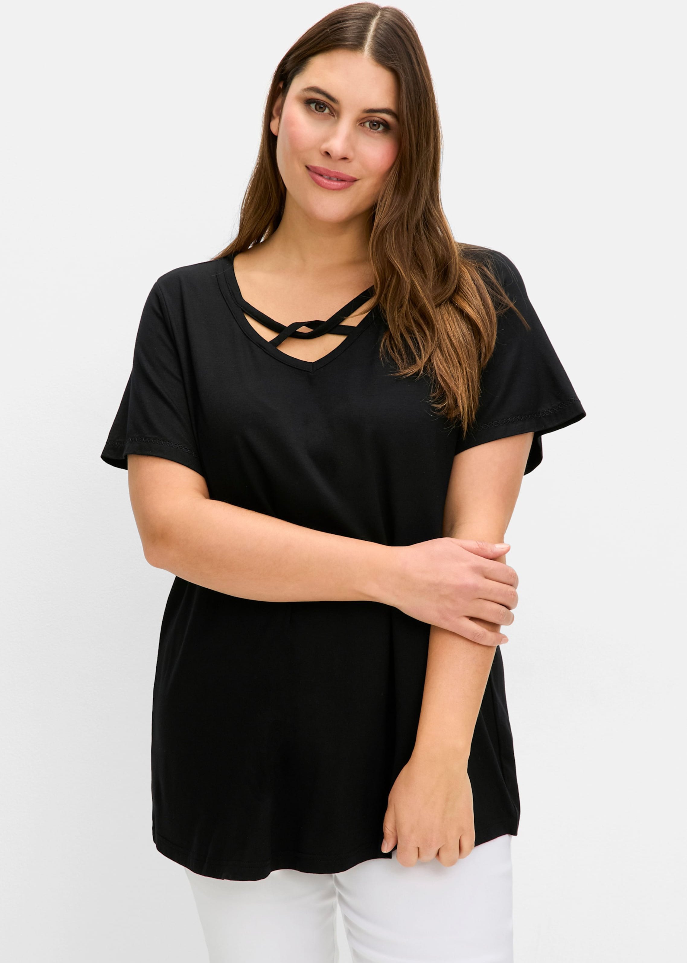 Sheego Fledermausshirt mit Zierbändern am Ausschnitt