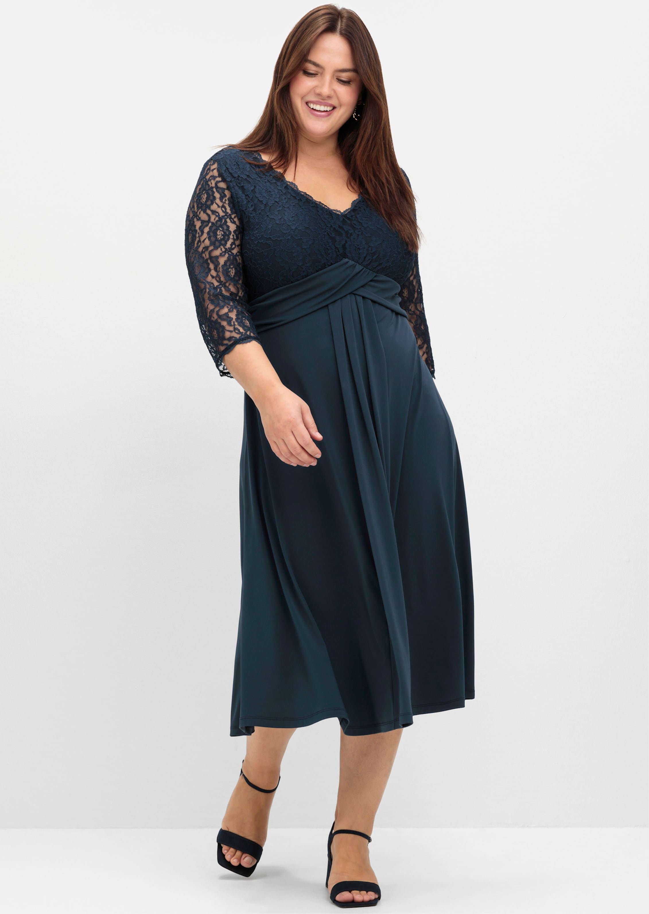 Sheego Abendkleid mit Oberteil aus floraler Spitze