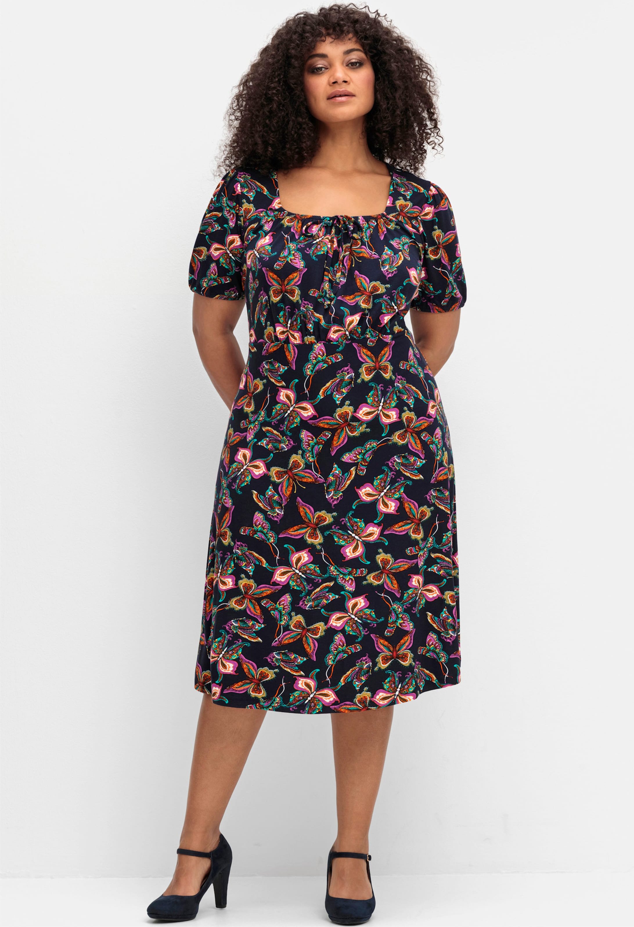 Sheego Jerseykleid mit farbenfrohem Alloverprint