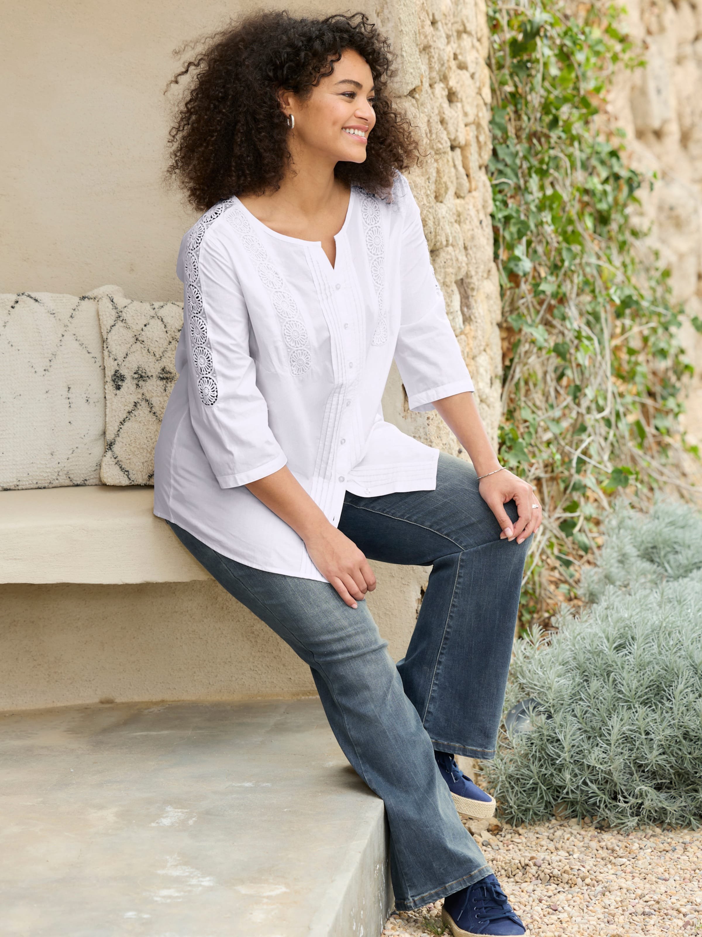 Sheego Baumwollbluse mit Biesen und Spitzen-Details