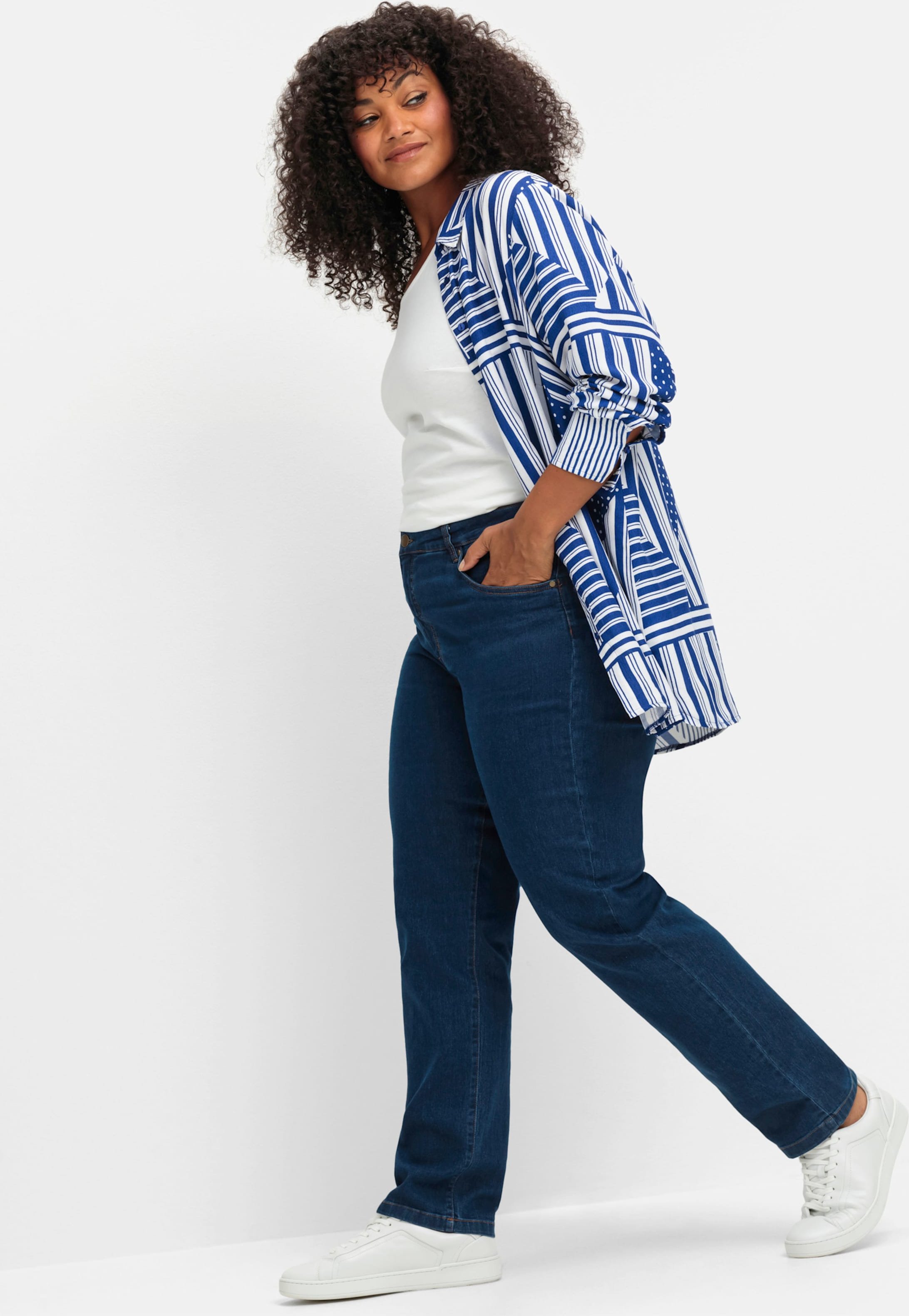 Sheego 5-Pocket-Jeans mit bestickten Gesäßtaschen