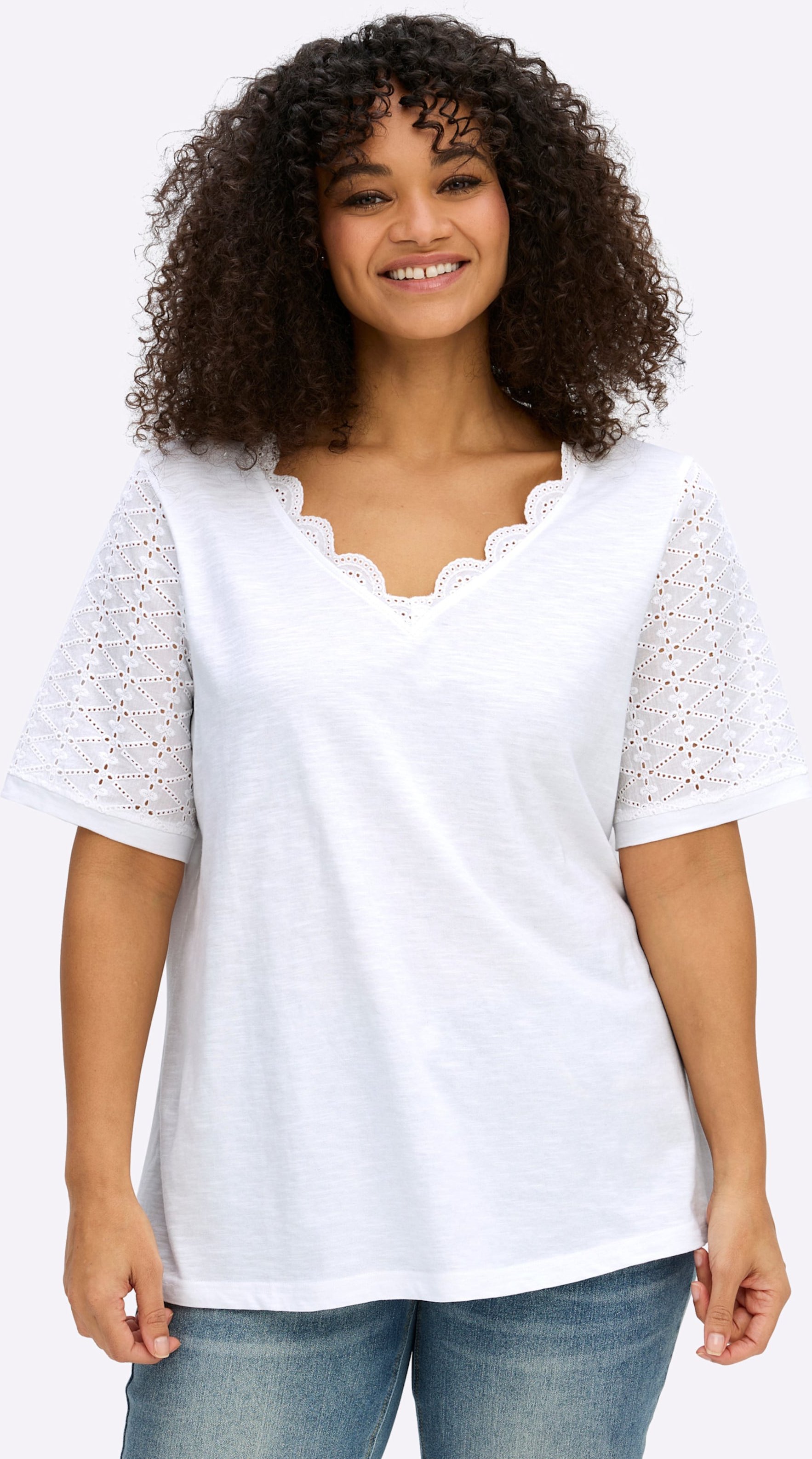 Sheego V-Shirt mit Lochstickereien und Muschelsaumkante