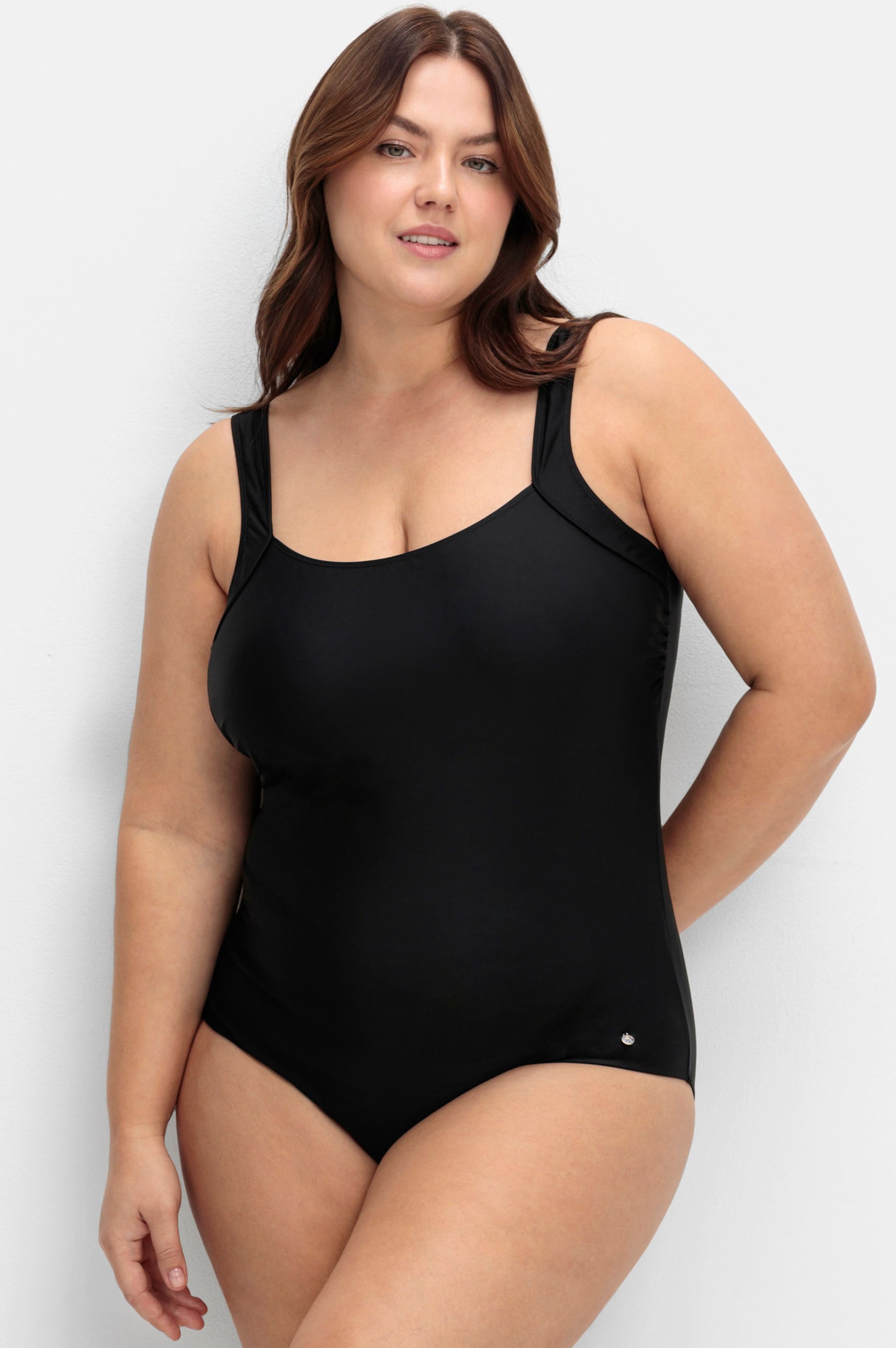 Sheego Badeanzug mit tiefem Rückenausschnitt