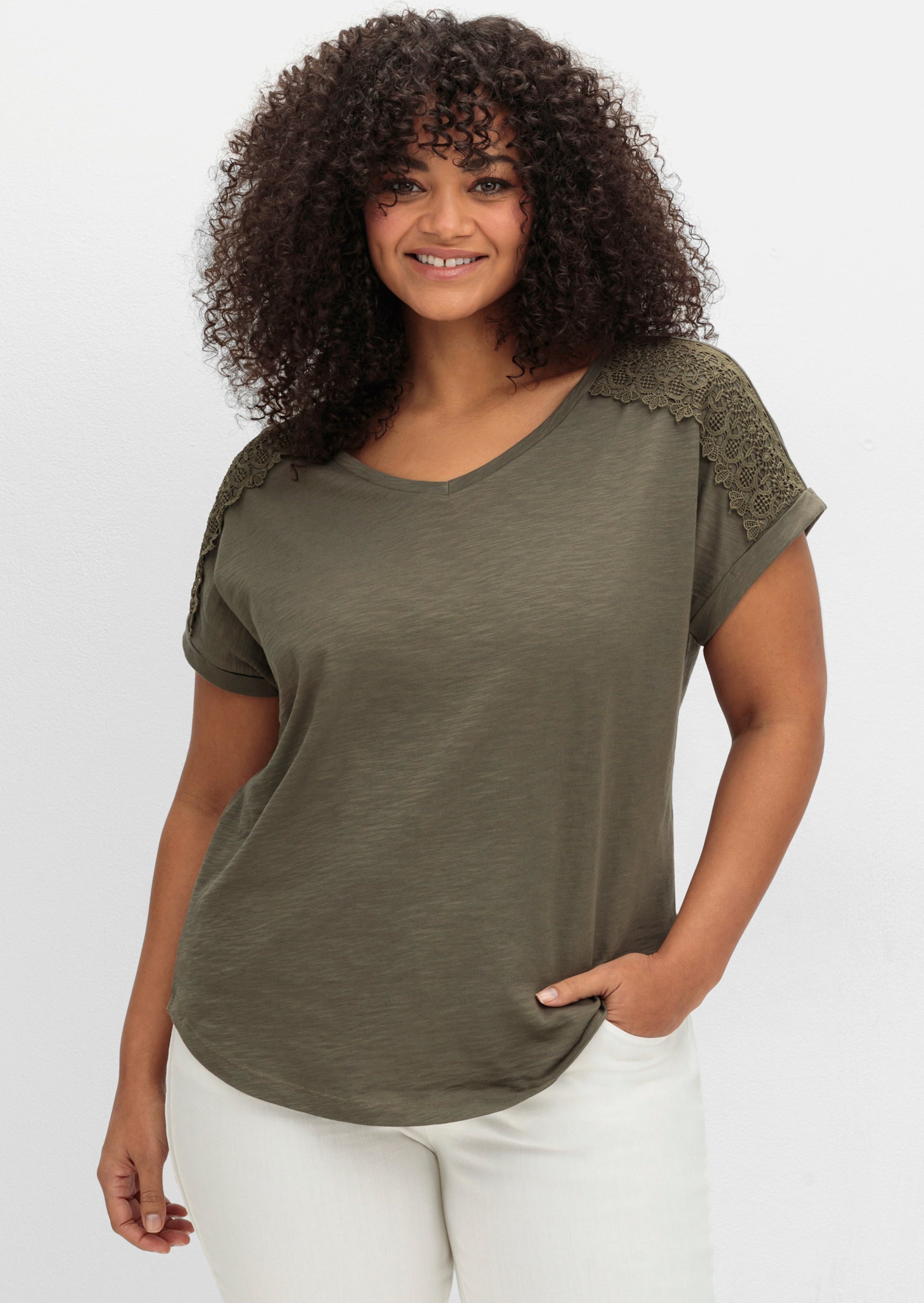 Sheego V-Shirt mit Spitzen-Besatz