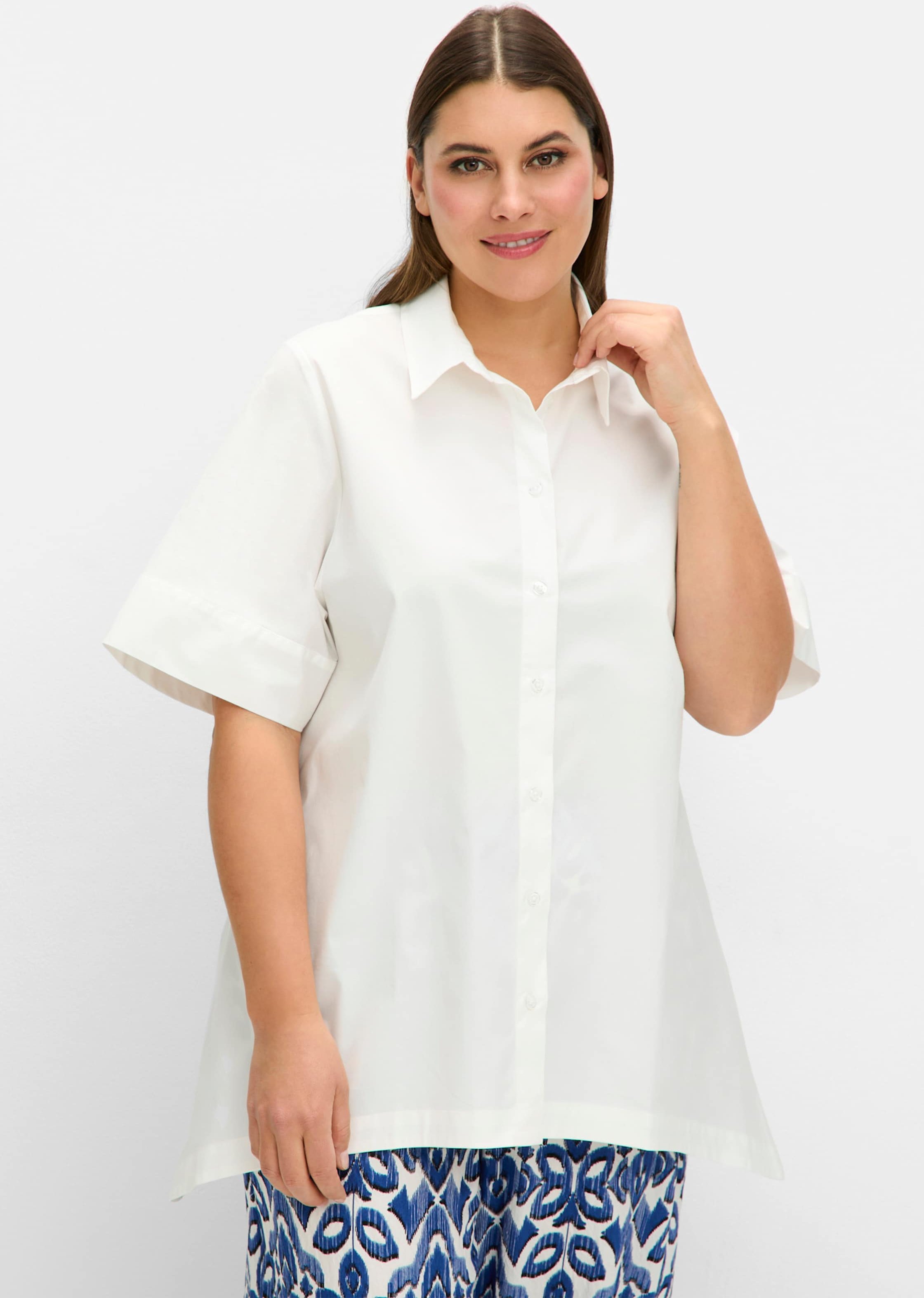 Sheego Hemdbluse in weiter Form, mit Zipfelsaum