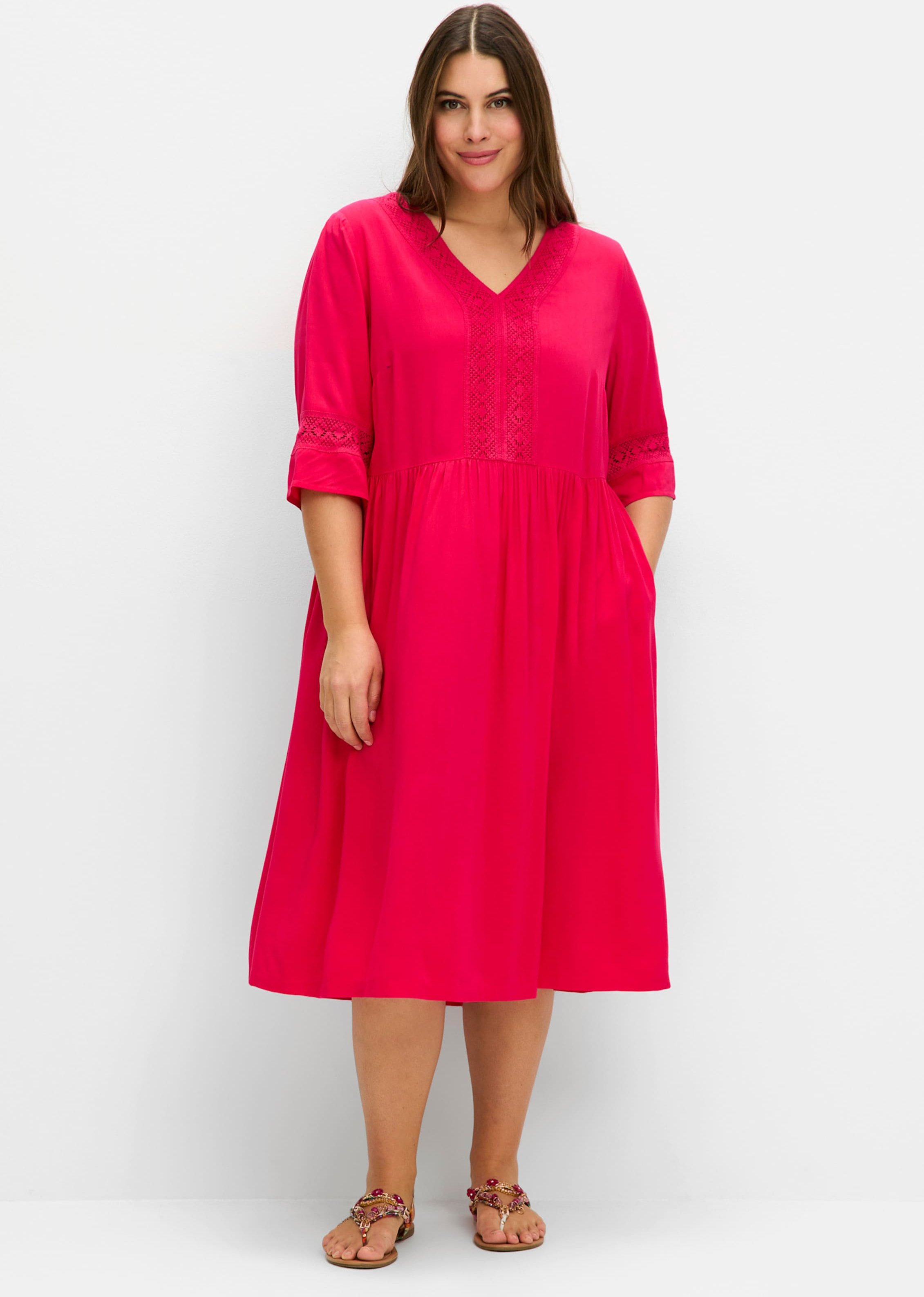 Sheego A-Linien-Kleid mit Häkelspitze