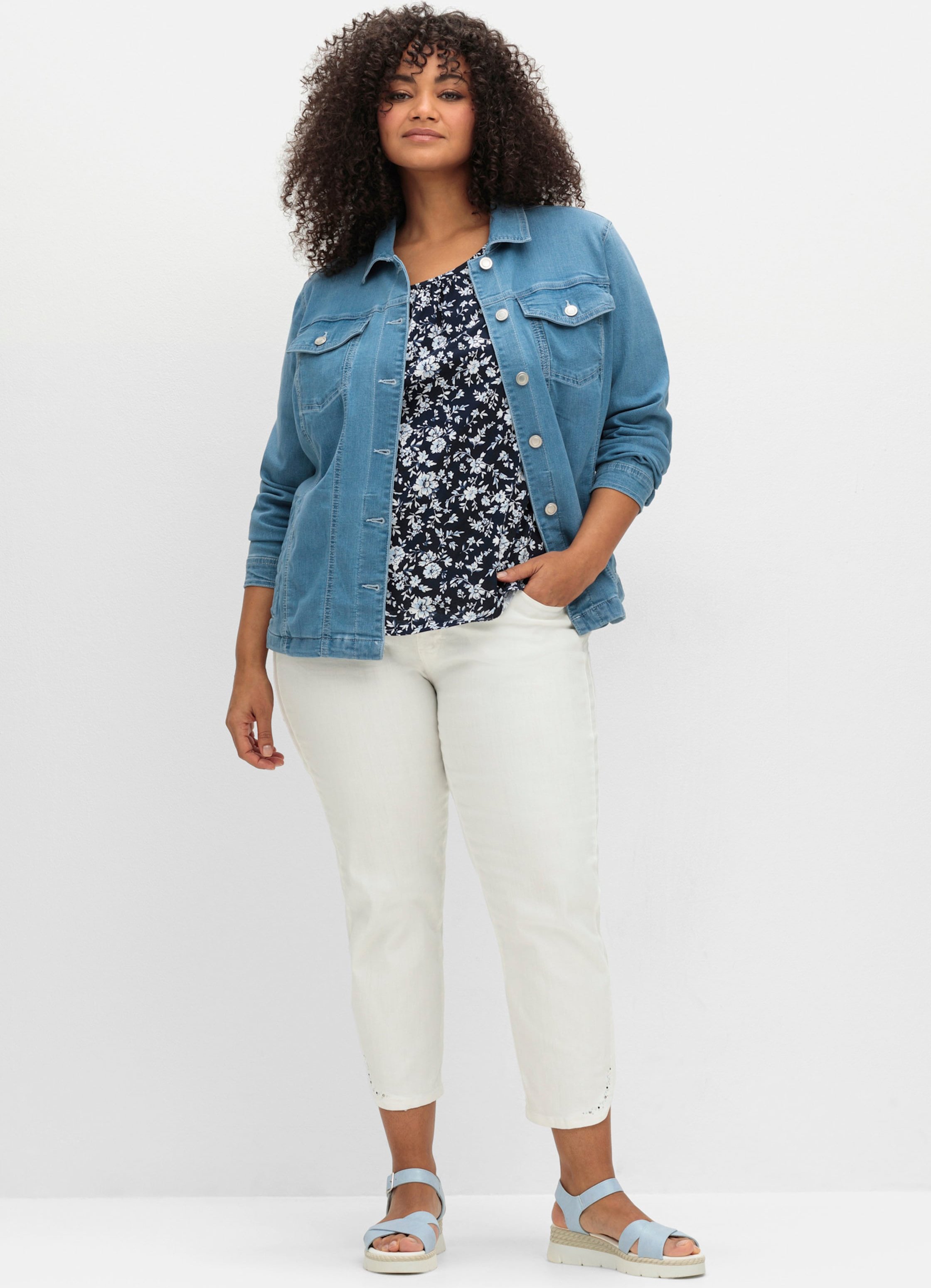 Sheego Jeansjacke mit aufgesetzten Brusttaschen