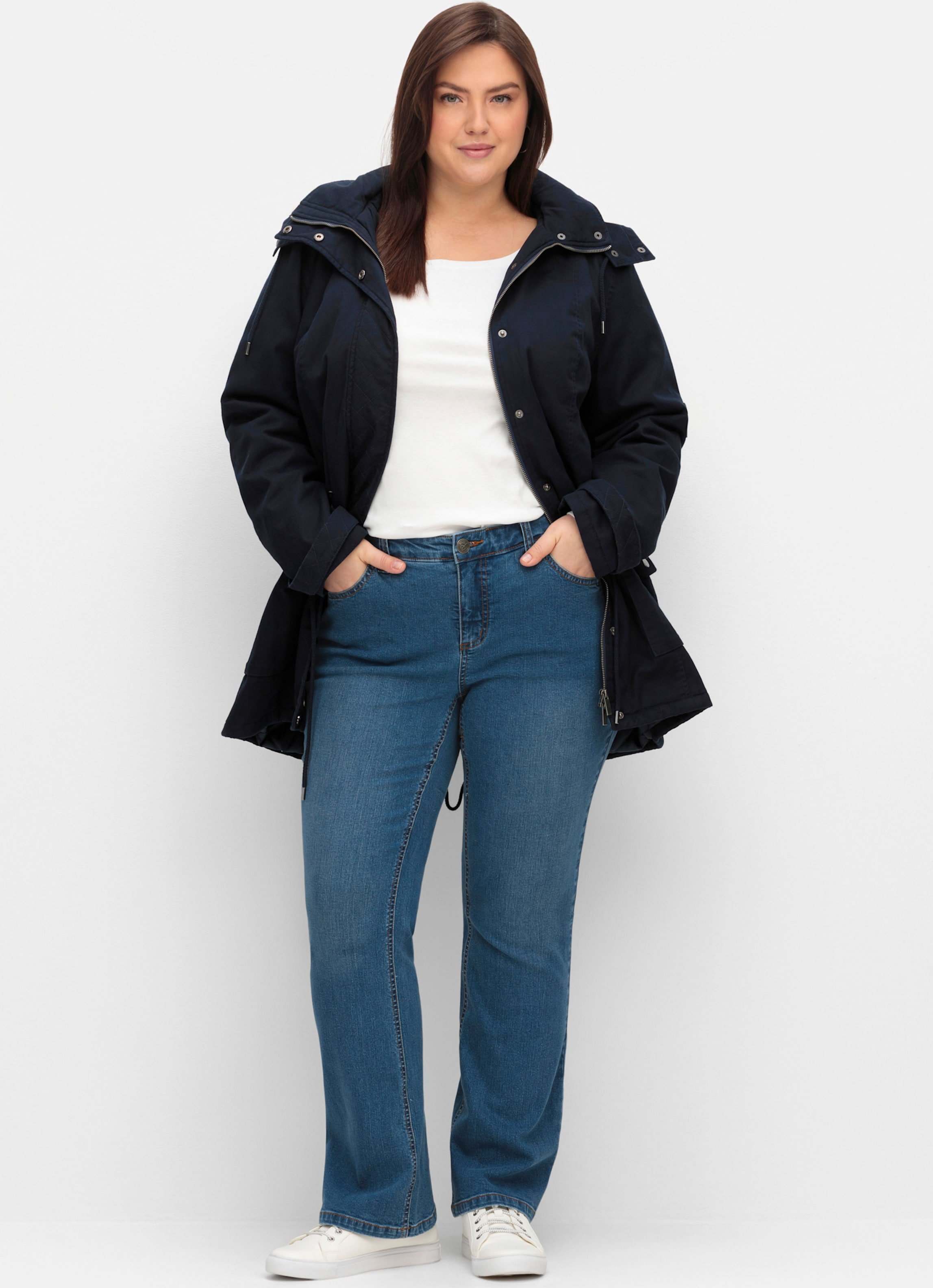 Sheego Bootcut-Jeans mit schmalem Bein und bequemer Taille