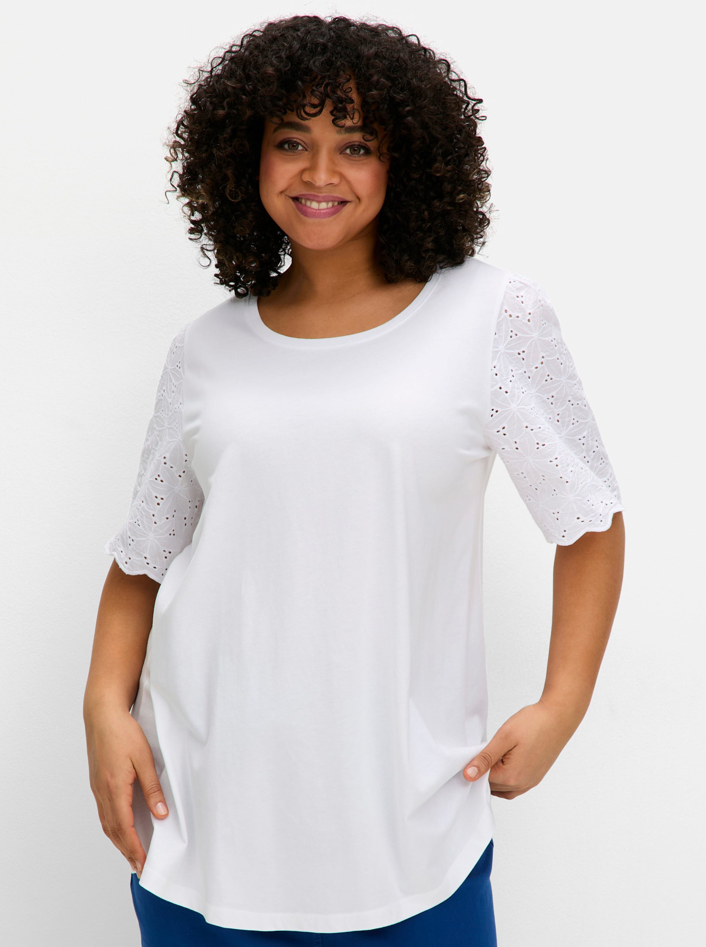 Sheego Rundhalsshirt mit Flügelärmeln. leichte A-Linie