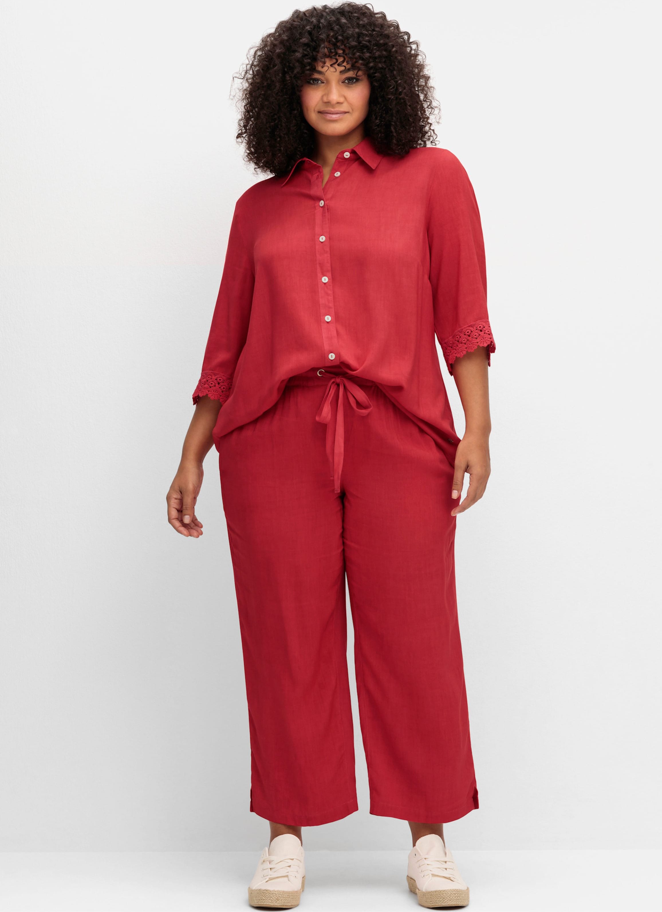 Sheego Hemdbluse mit Spitze am Ärmel