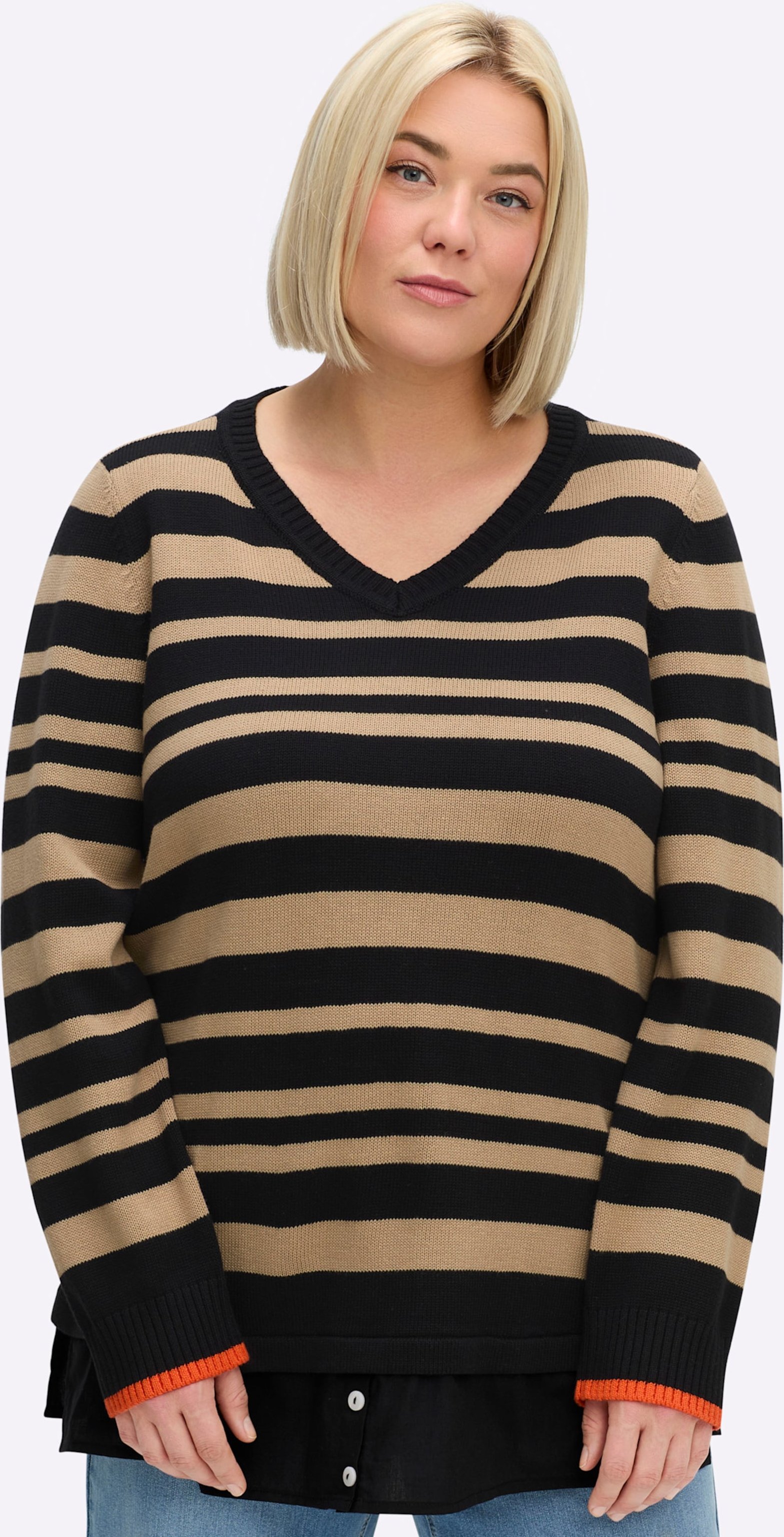 Sheego V-Ausschnitt-Pullover mit Bluseneinsatz am Saum