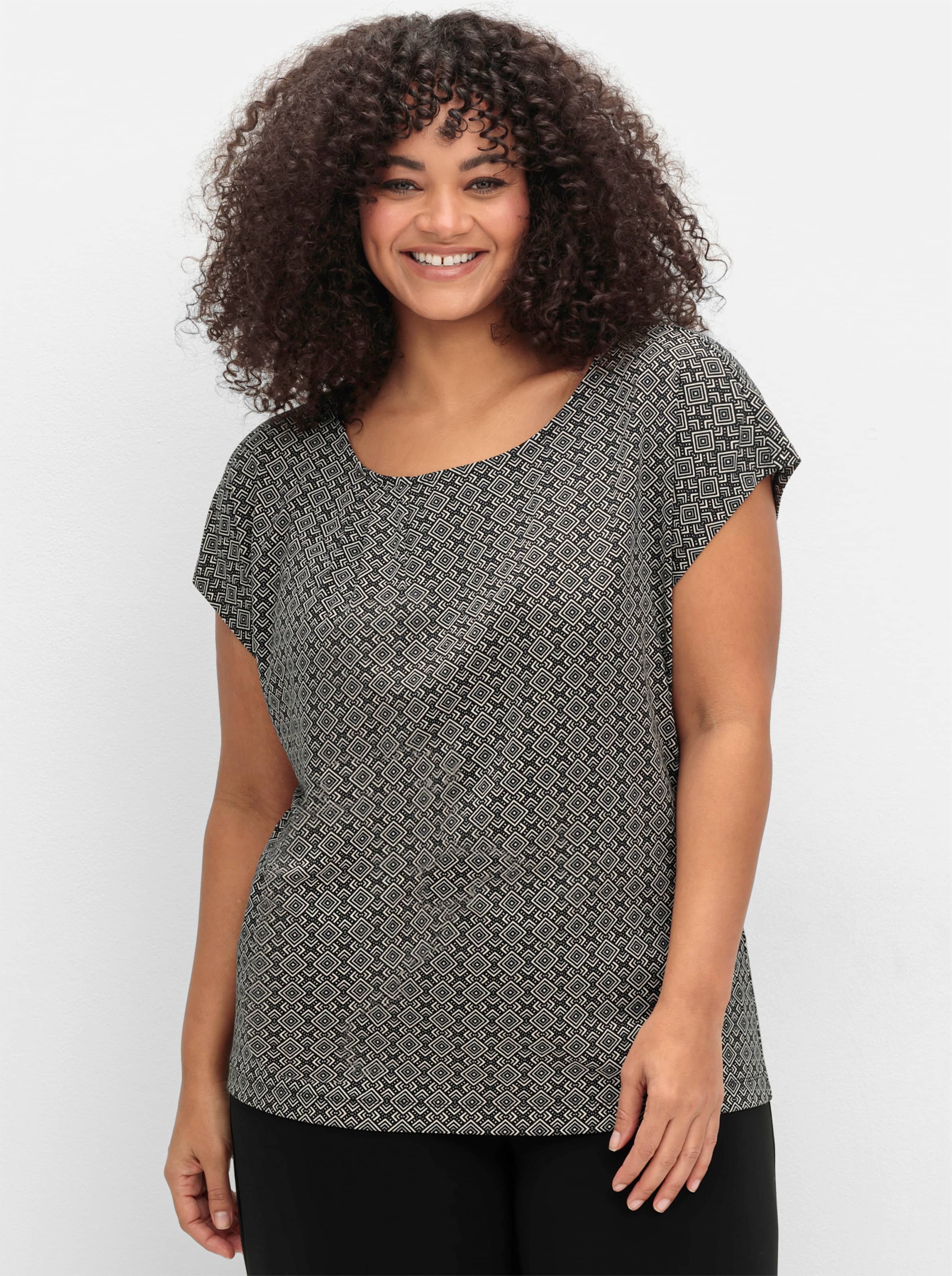 Sheego Kurzarmshirt mit grafischem Minimal-Print