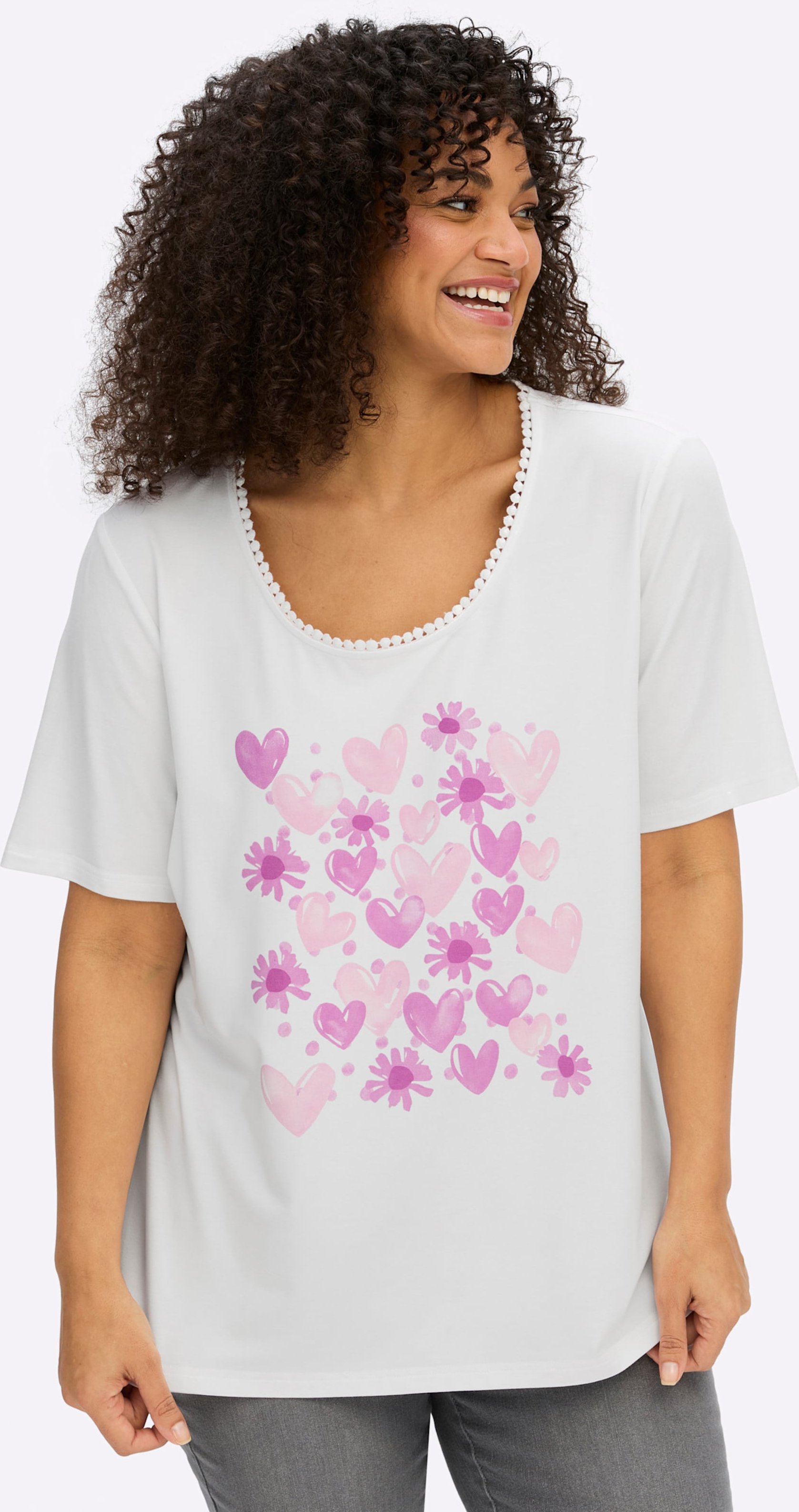 Sheego Rundhalsshirt mit Zierband und Frontdruck