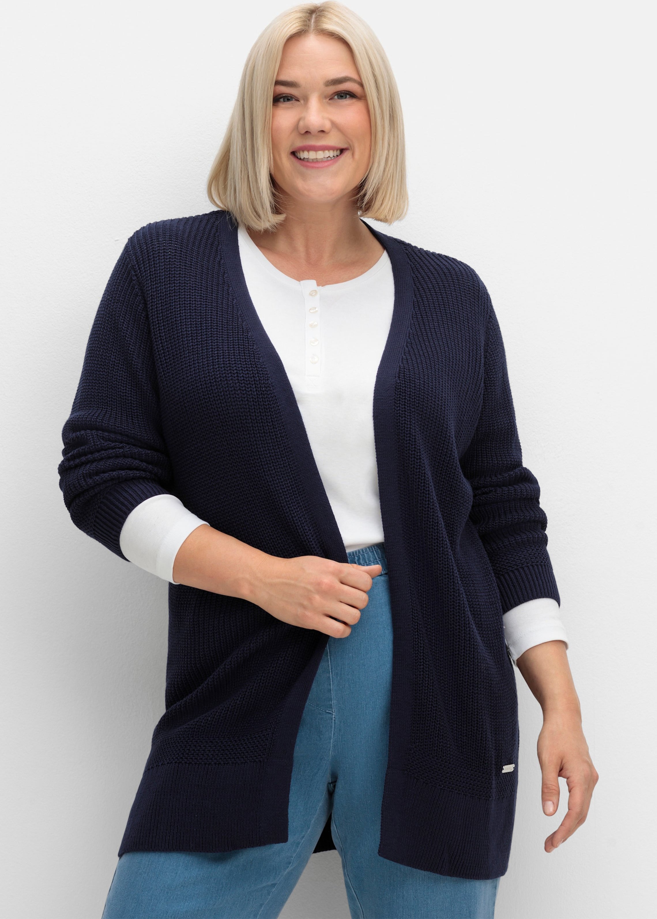 Sheego Longstrickjacke in passformgerechter Verarbeitung