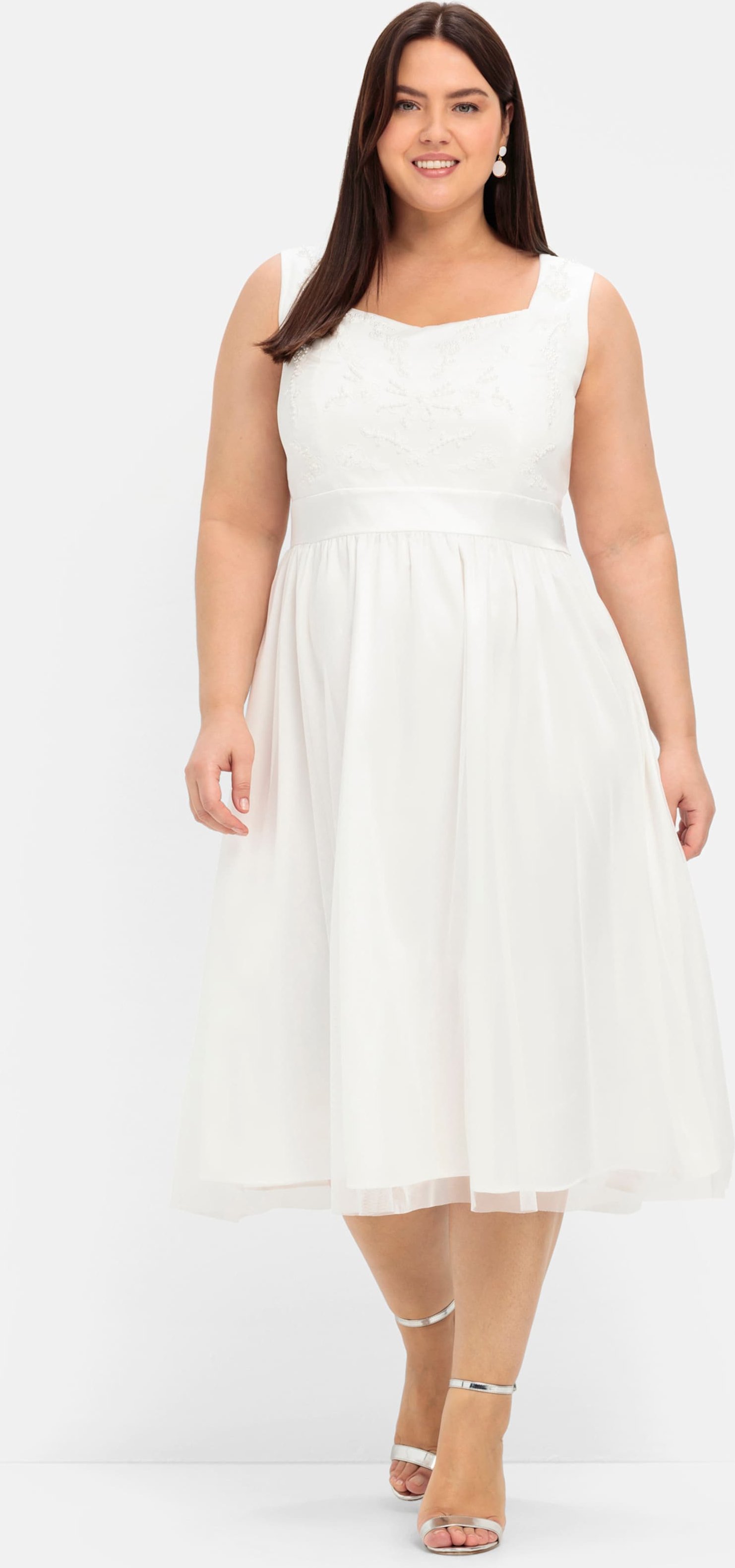 Sheego Abendkleid mit Stickerei und Perlen