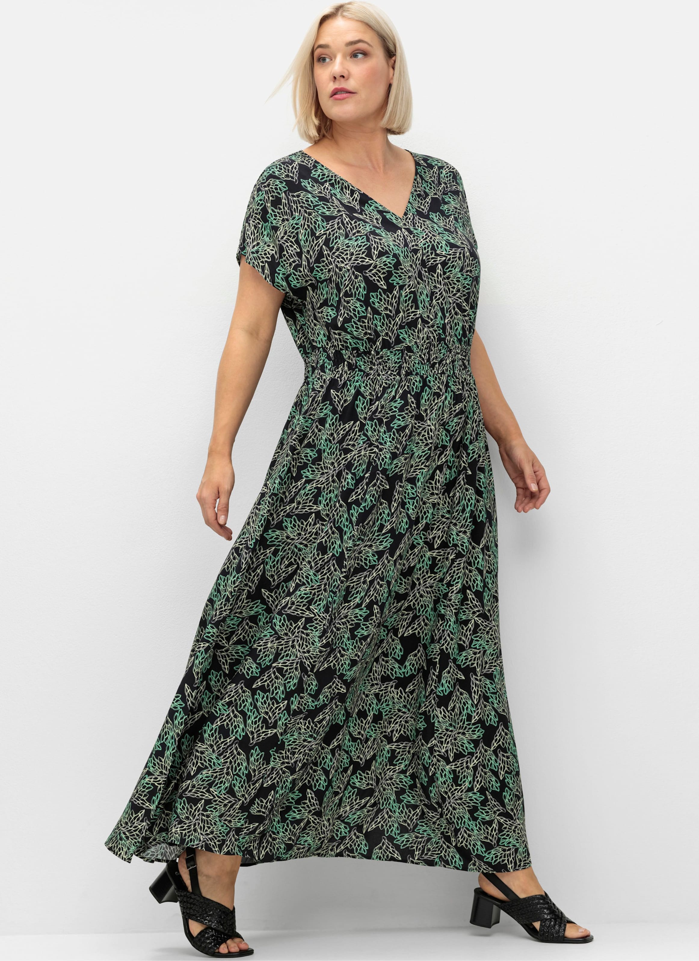 Sheego Maxikleid mit Blumendruck und gesmokter Taille