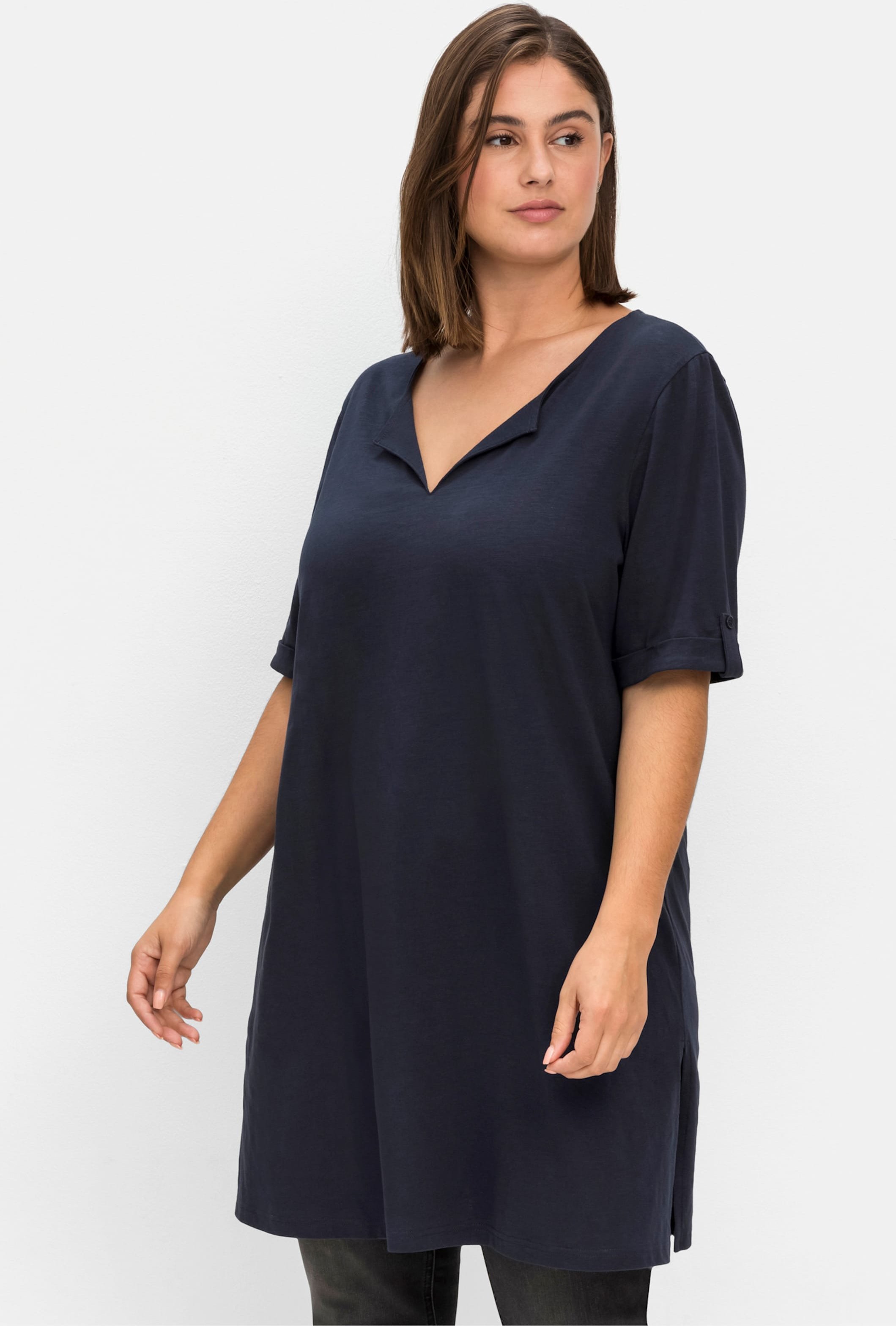 Sheego Longshirt mit geschlitztem Ausschnitt