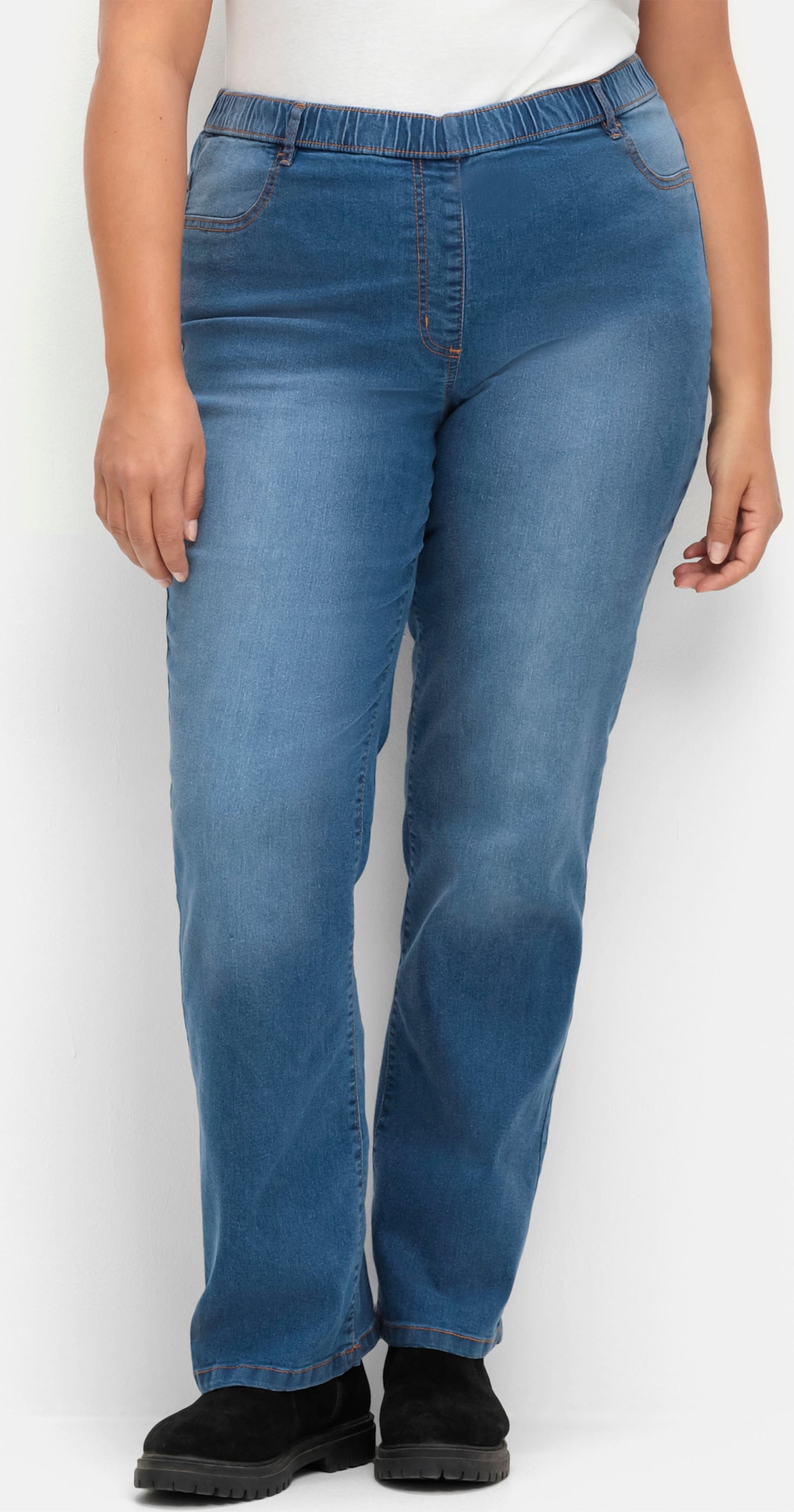 Sheego Bootcut-Jeans in Schlupfform