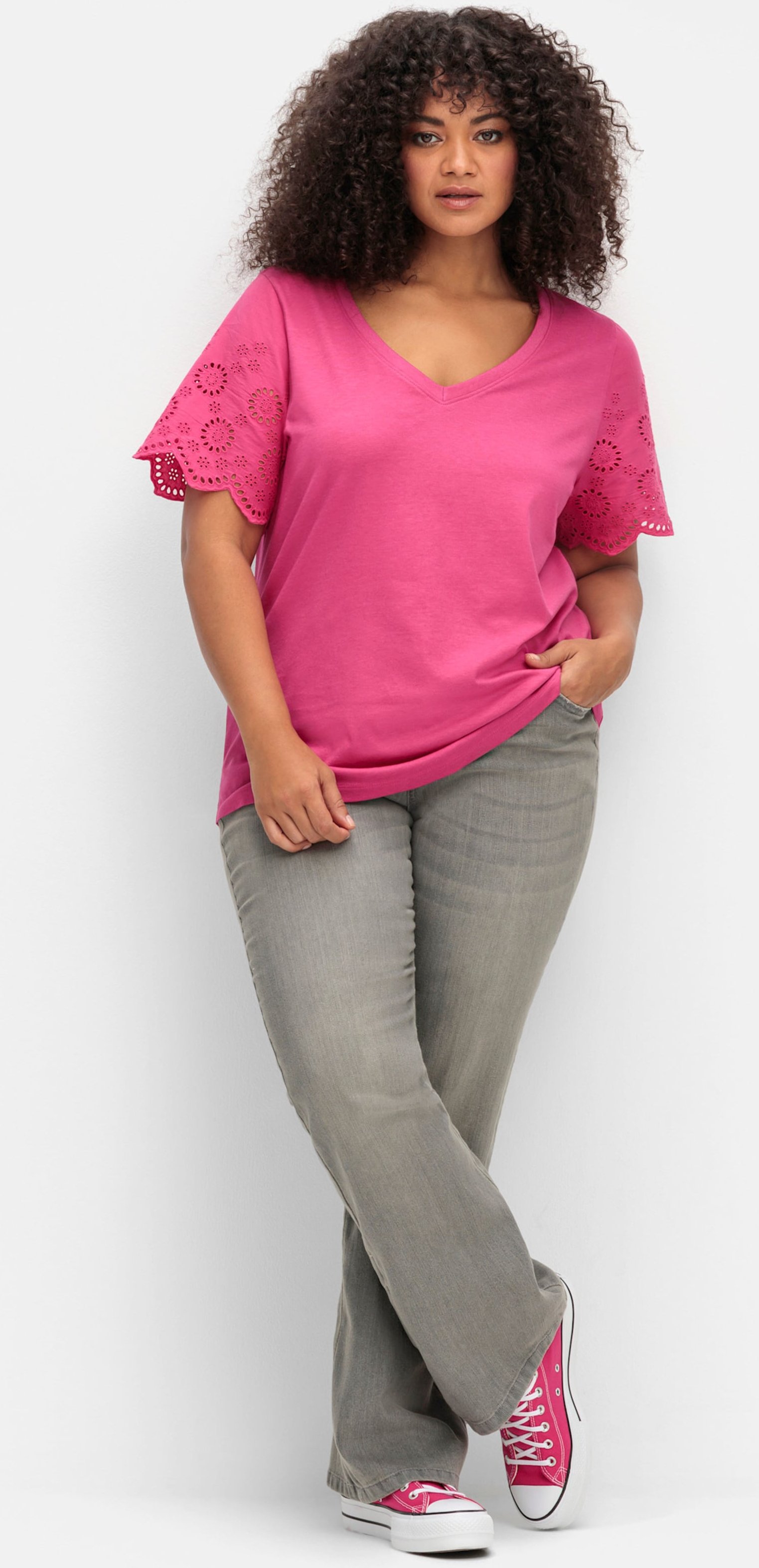 Sheego Shirt mit Lochstickerei-Ärmeln