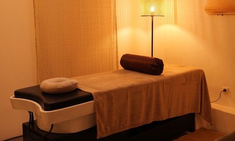 60 Min. Anti-Aging-Massage für Gesicht Dekolleté und Hals für 1 Person
