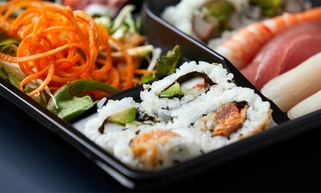 Für 4 Personen: Sushi-Box zum Mitnehmen (gilt nicht für Freitag und Samstag Abend)