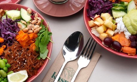 Für 4 Personen: Bowl & Dessert nach Wahl