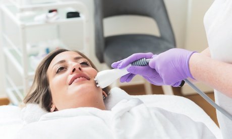 2x 60 Min. Mikrodermabrasion inkl. Gesichts-Massage und Collagen-Maske