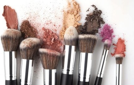 2 Stunden Make-up Workshop für 1 Person inkl. Reinigung Anti-Aging Pflege Maske optional