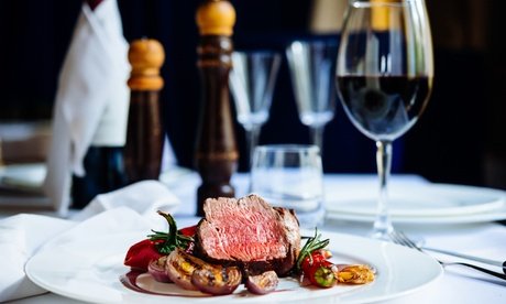 Für 4 Personen: Dinner in the Dark - 4-Gänge-Menü inkl. Aperitif & Amuse-gueule