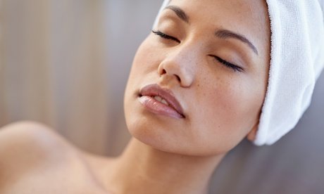 Prestige Facial – 60 Min: Peeling Ausreinigen intensive Pflege & Massage