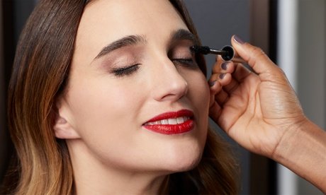 Für 1 Person: ca. 2 5-3 Std. typgerechter Basis-Schmink- & Make-up-Workshop