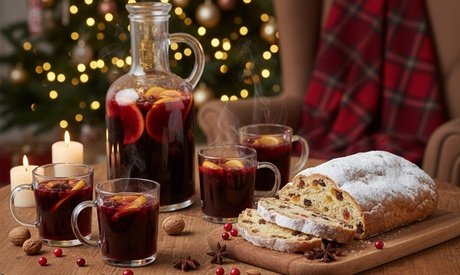 Für 4 Personen: Je 1 Stollengedeck und 1 Glühwein
